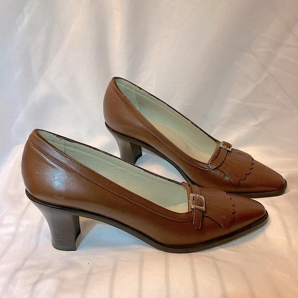 Joan Helpern Signature brown leather shoes. Size 7.5.
